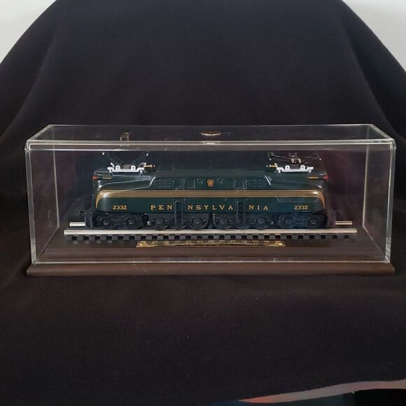 Hallmark Great American Railways Lionel 2332 Pennsylvania GG-1 Model in Case - Picture 2 of 9